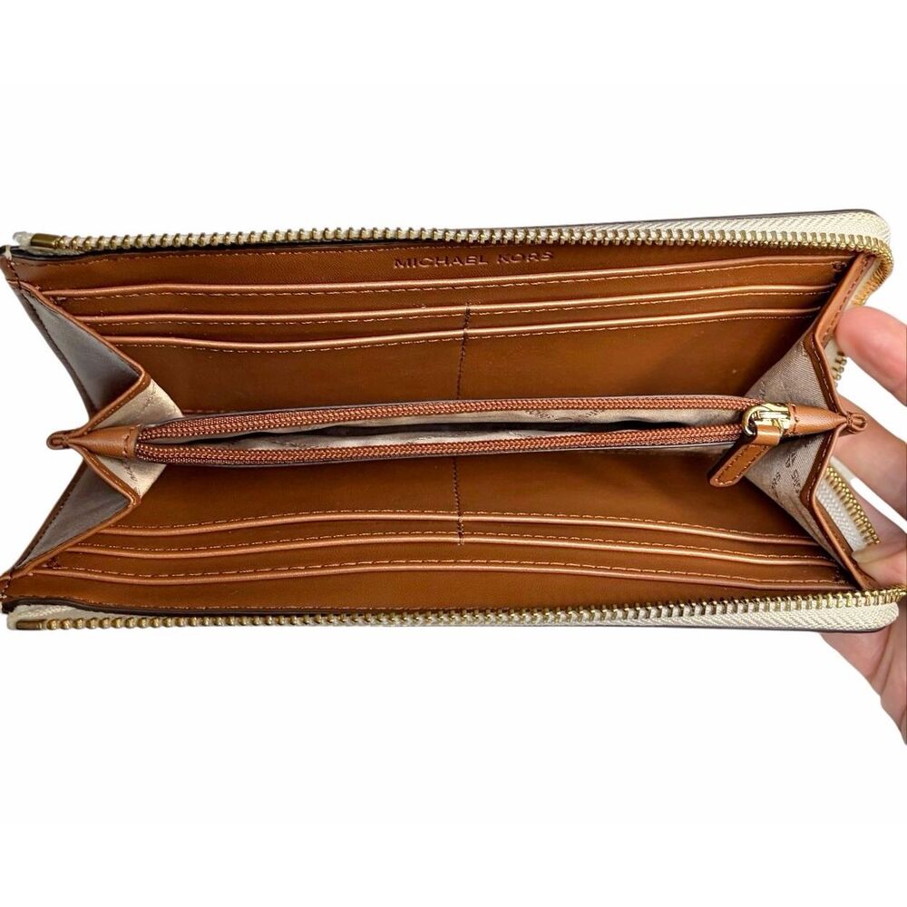 Michael Kors Large Continental Wallet - Cream/Beige - Gold Hardwear - Picture 4 of 6